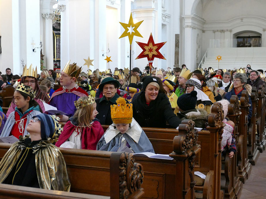 Aussendung der Sternsinger im Hohen Dom zu Fulda (Foto: Karl-Franz Thiede)